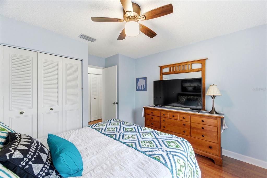 Active With Contract: $259,900 (2 beds, 2 baths, 1036 Square Feet)