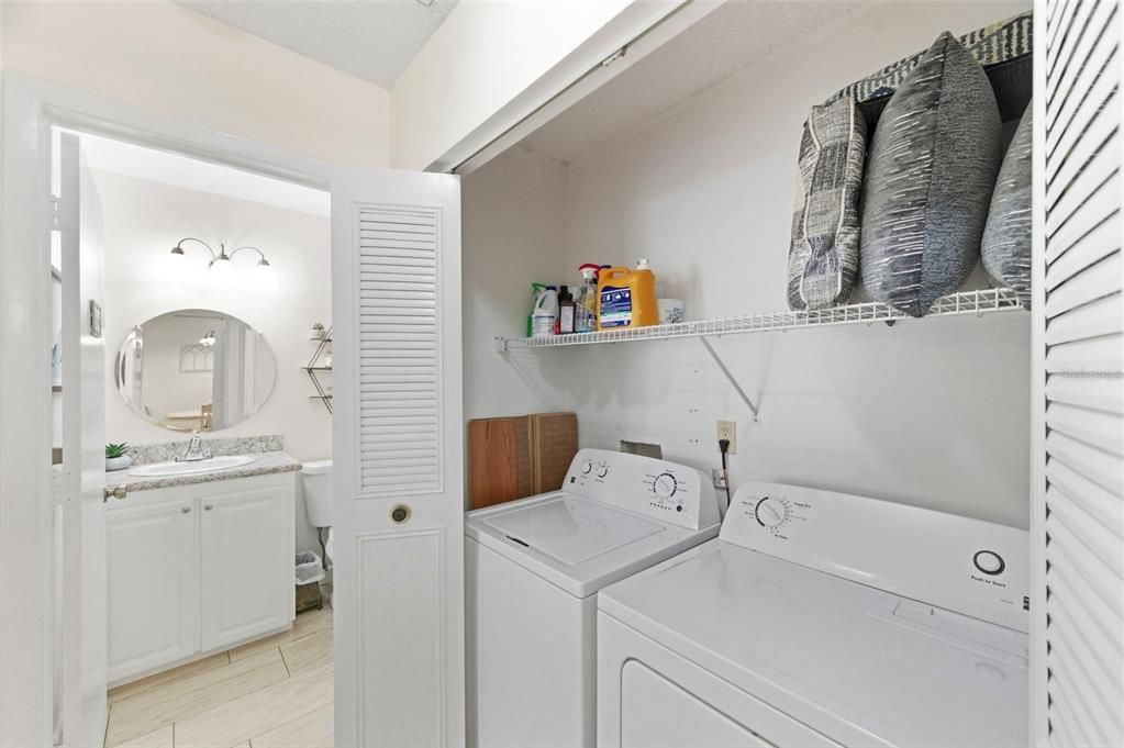 Active With Contract: $259,900 (2 beds, 2 baths, 1036 Square Feet)