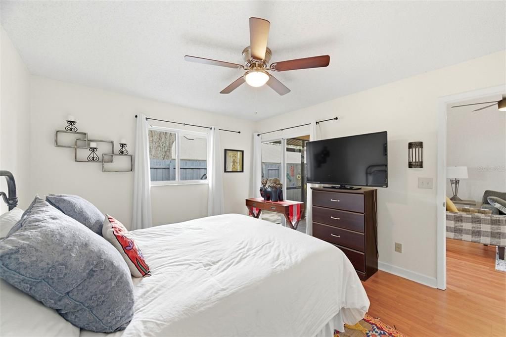 Active With Contract: $259,900 (2 beds, 2 baths, 1036 Square Feet)