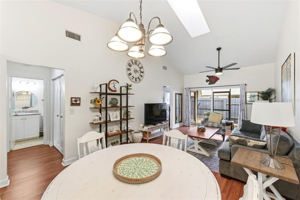Active With Contract: $259,900 (2 beds, 2 baths, 1036 Square Feet)