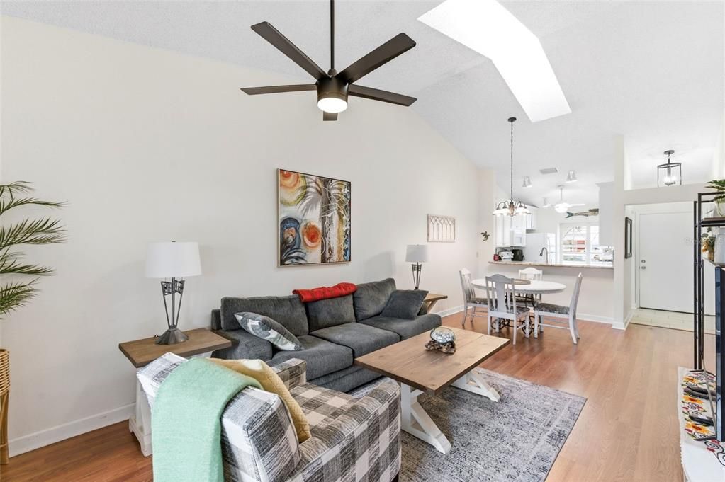 Active With Contract: $259,900 (2 beds, 2 baths, 1036 Square Feet)
