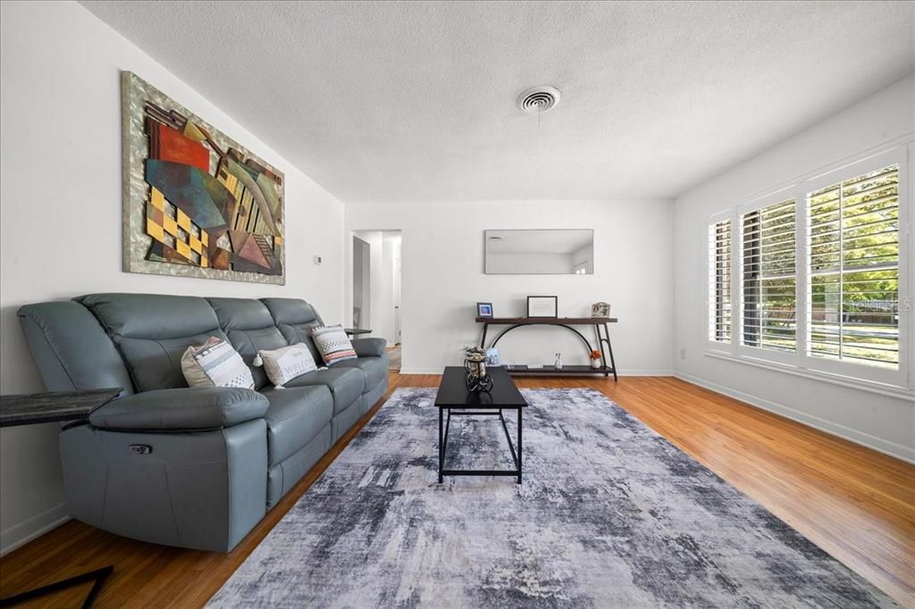 Activo con contrato: $309,500 (3 camas, 2 baños, 1512 Pies cuadrados)