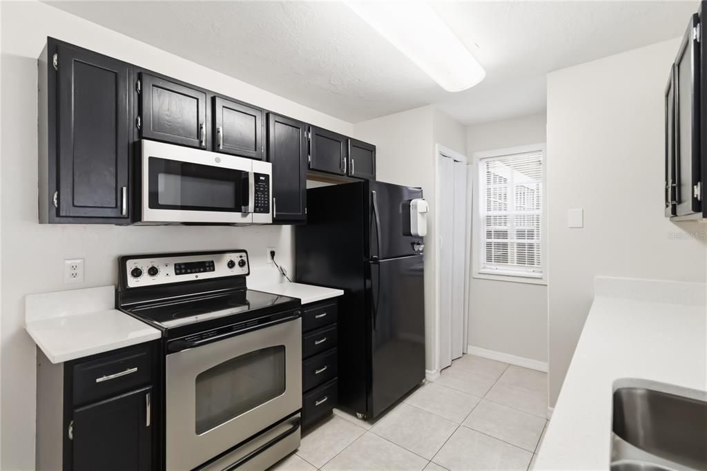 Activo con contrato: $230,000 (3 camas, 2 baños, 1151 Pies cuadrados)