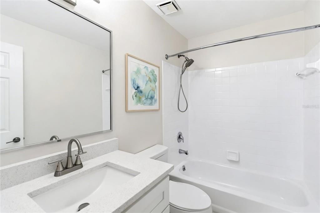 Activo con contrato: $230,000 (3 camas, 2 baños, 1151 Pies cuadrados)
