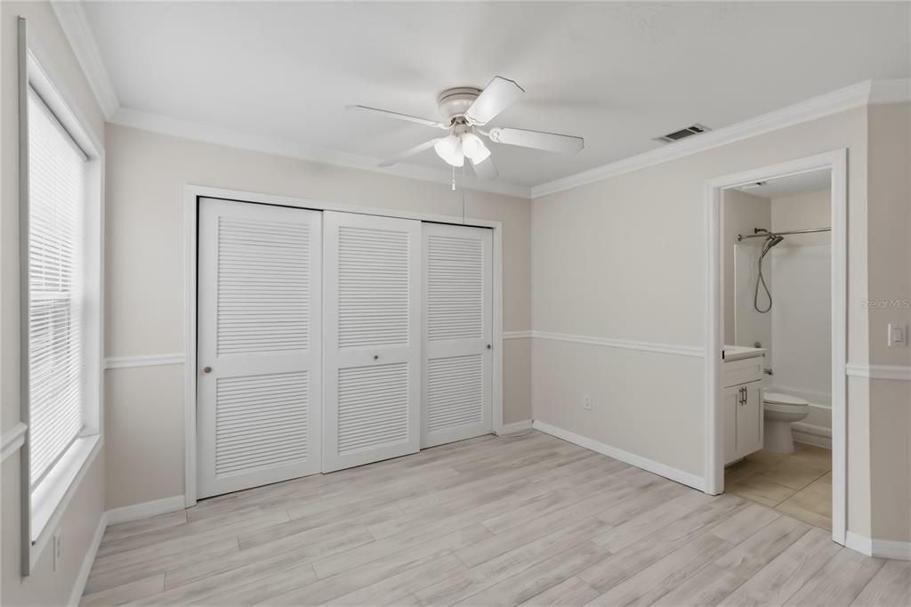 Activo con contrato: $230,000 (3 camas, 2 baños, 1151 Pies cuadrados)