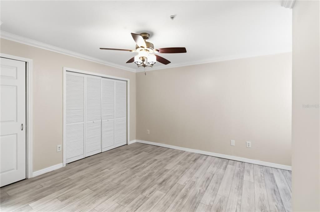 Activo con contrato: $230,000 (3 camas, 2 baños, 1151 Pies cuadrados)