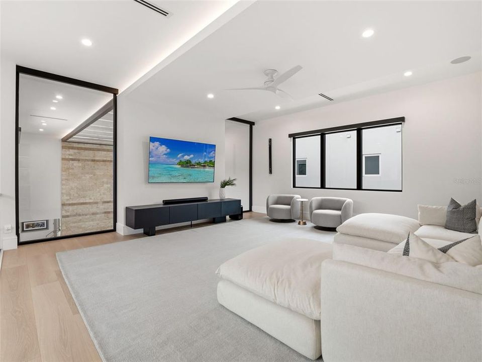 For Sale: $4,350,000 (5 beds, 5 baths, 5487 Square Feet)