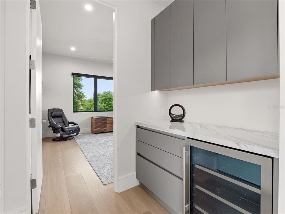 For Sale: $4,350,000 (5 beds, 5 baths, 5487 Square Feet)