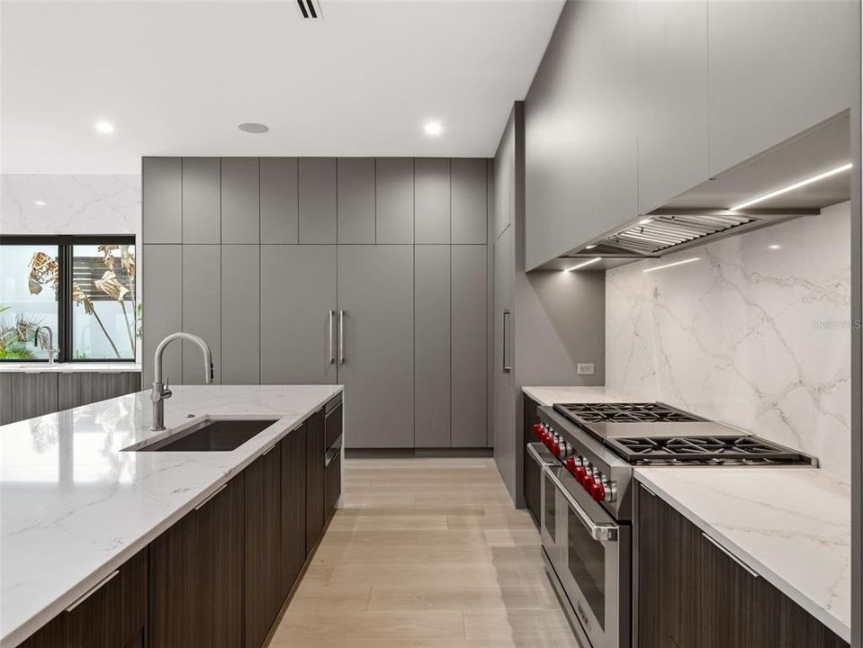 For Sale: $4,350,000 (5 beds, 5 baths, 5487 Square Feet)