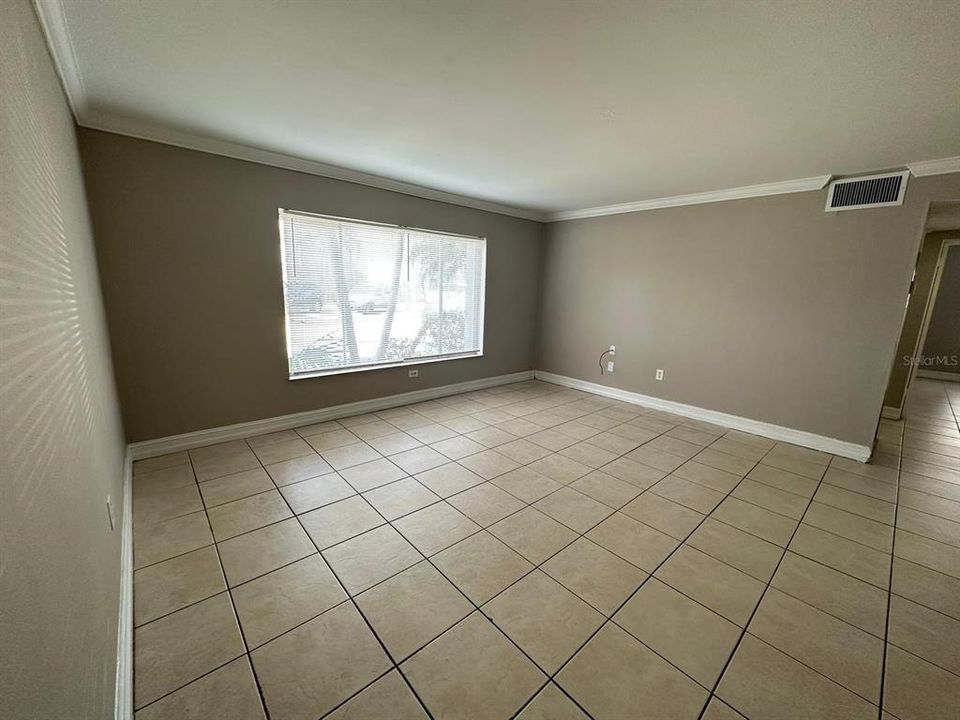 For Rent: $1,200 (2 beds, 1 baths, 864 Square Feet)