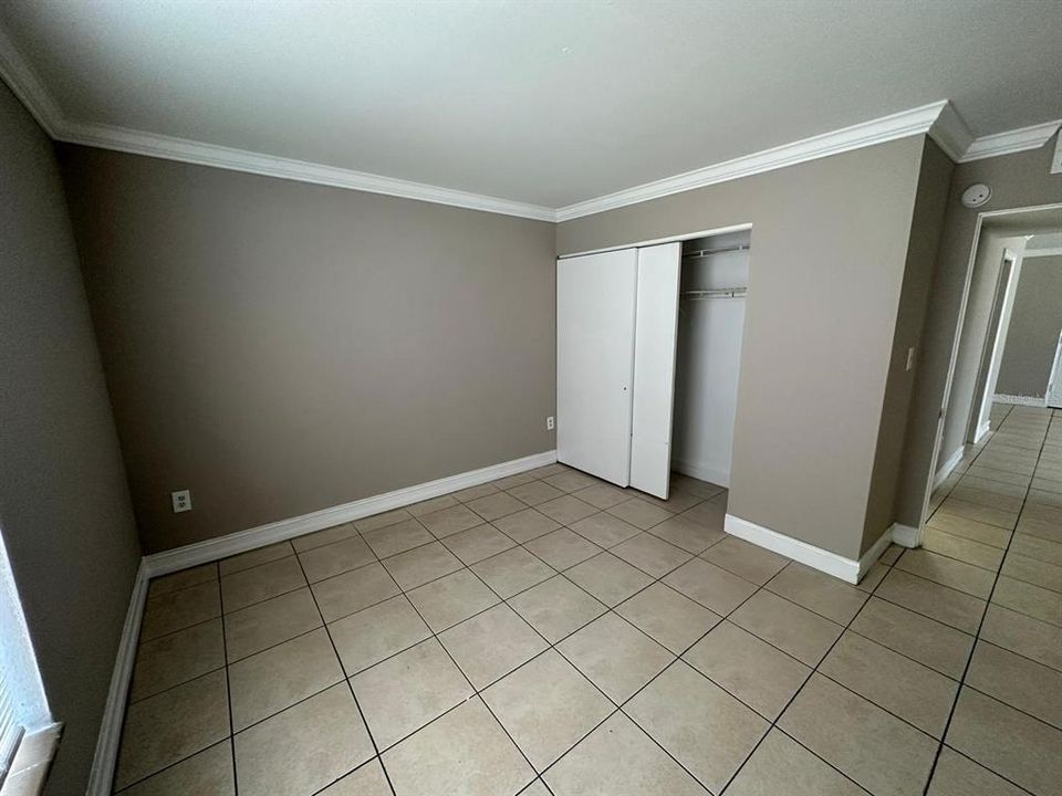 For Rent: $1,200 (2 beds, 1 baths, 864 Square Feet)