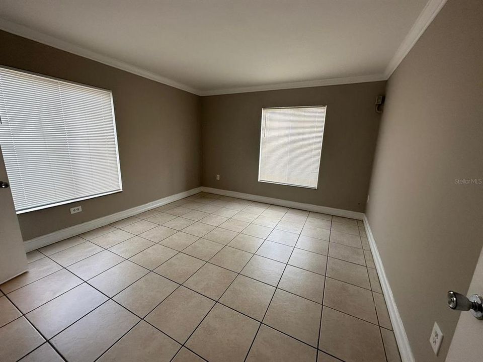 For Rent: $1,200 (2 beds, 1 baths, 864 Square Feet)