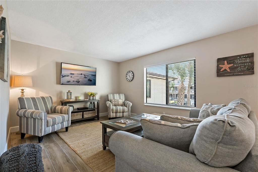 For Sale: $274,900 (3 beds, 2 baths, 1210 Square Feet)