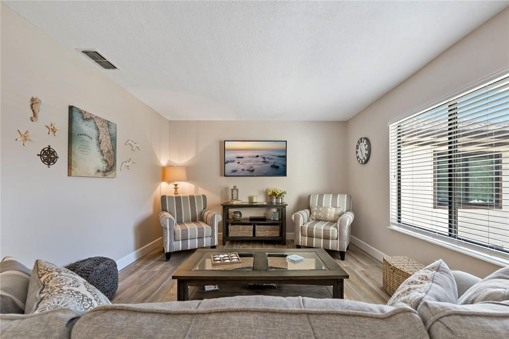 For Sale: $274,900 (3 beds, 2 baths, 1210 Square Feet)