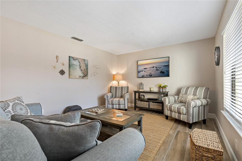 For Sale: $274,900 (3 beds, 2 baths, 1210 Square Feet)