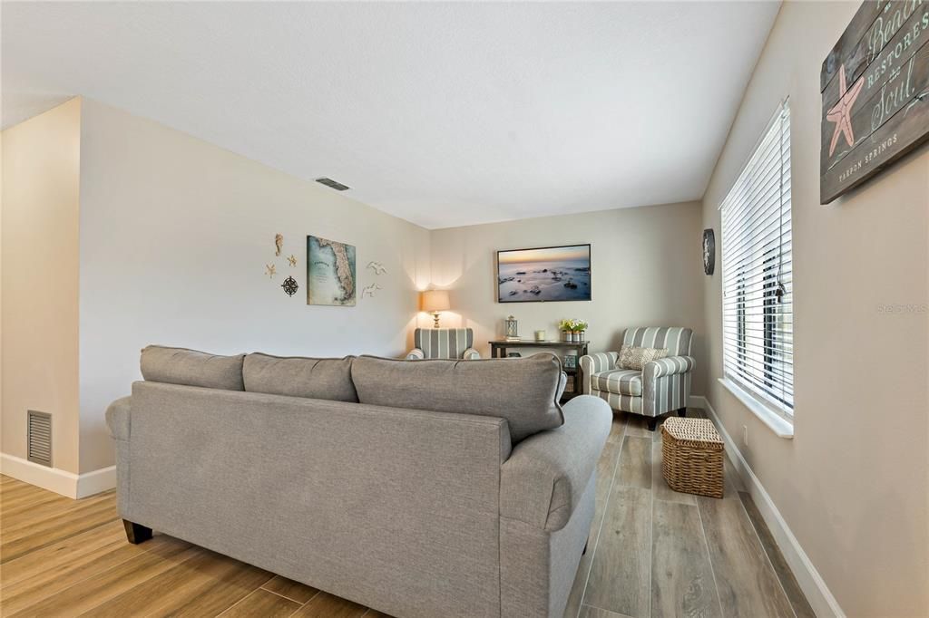 For Sale: $274,900 (3 beds, 2 baths, 1210 Square Feet)