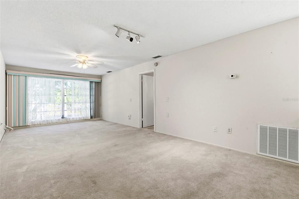 For Sale: $115,000 (2 beds, 2 baths, 1251 Square Feet)