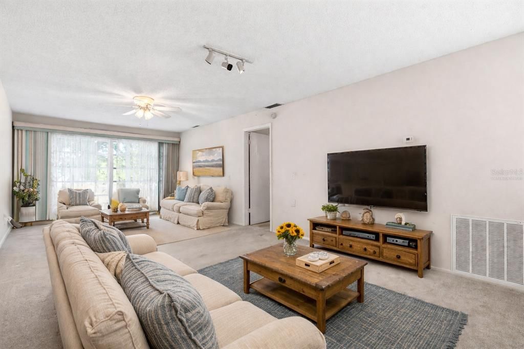 For Sale: $115,000 (2 beds, 2 baths, 1251 Square Feet)