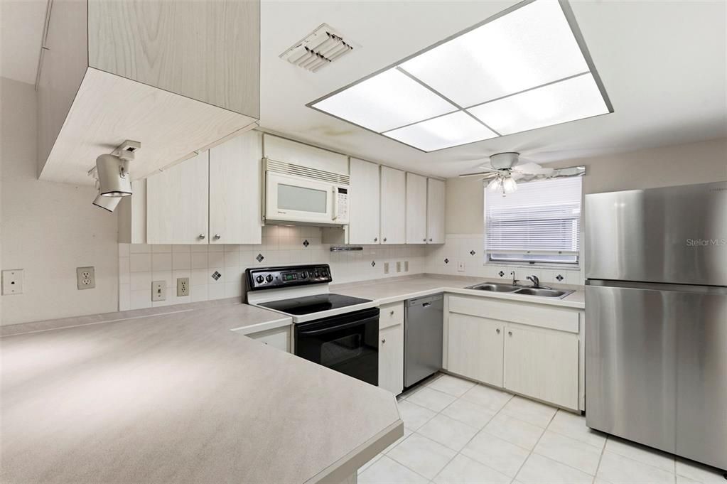 For Sale: $115,000 (2 beds, 2 baths, 1251 Square Feet)