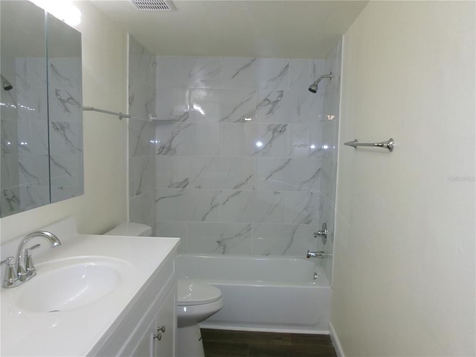 For Sale: $170,000 (2 beds, 1 baths, 906 Square Feet)