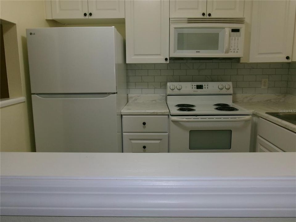 For Sale: $170,000 (2 beds, 1 baths, 906 Square Feet)
