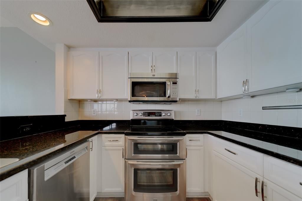 En Venta: $725,000 (4 camas, 3 baños, 2258 Pies cuadrados)