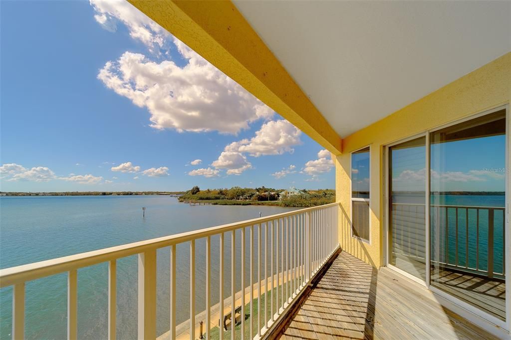 En Venta: $725,000 (4 camas, 3 baños, 2258 Pies cuadrados)