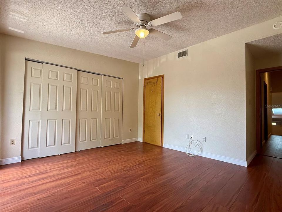 Activo con contrato: $134,900 (2 camas, 1 baños, 1190 Pies cuadrados)