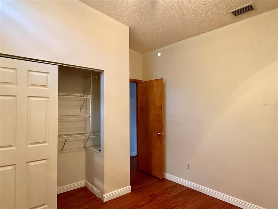 Activo con contrato: $134,900 (2 camas, 1 baños, 1190 Pies cuadrados)