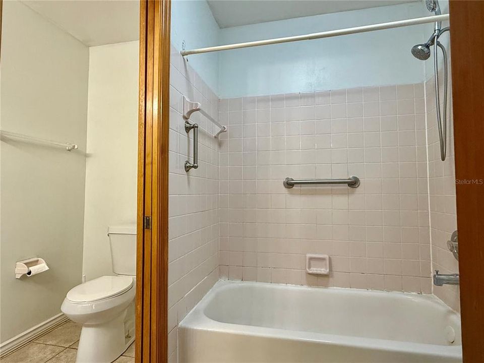 Activo con contrato: $134,900 (2 camas, 1 baños, 1190 Pies cuadrados)