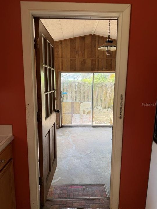 Active With Contract: $237,000 (2 beds, 1 baths, 1148 Square Feet)