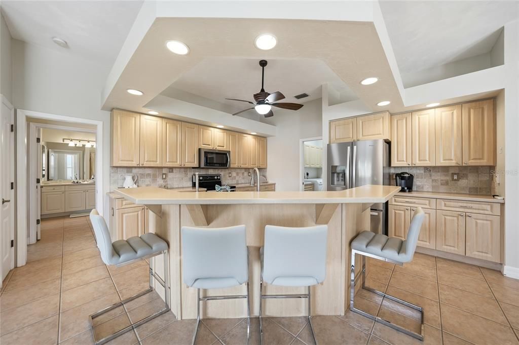 На продажу: $459,995 (3 спален, 2 ванн, 2255 Квадратных фут)