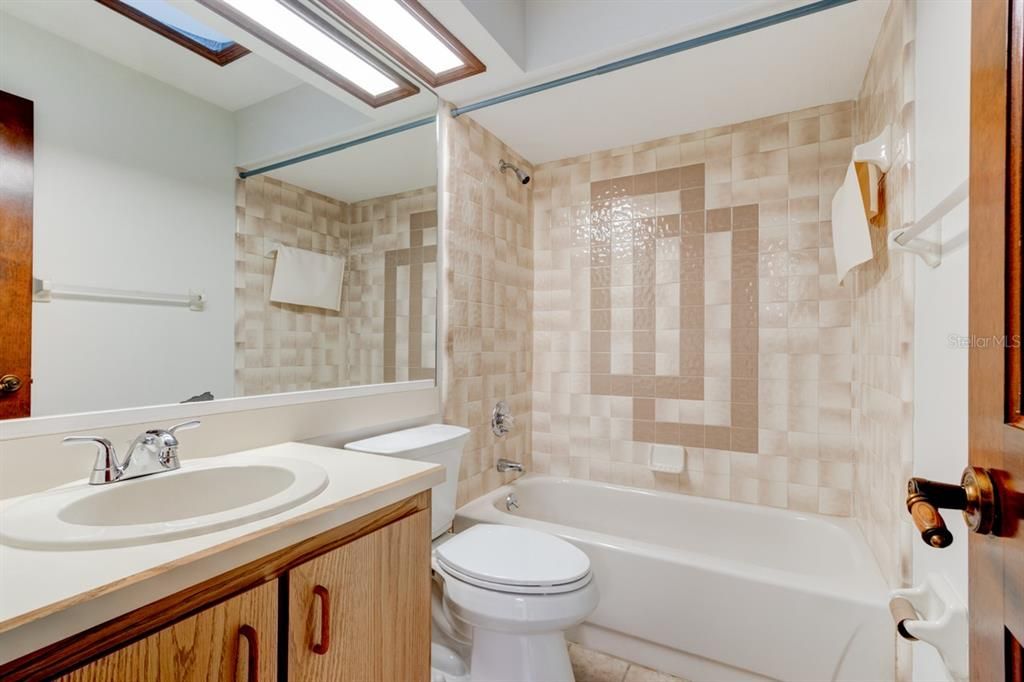 For Sale: $199,000 (2 beds, 2 baths, 1272 Square Feet)