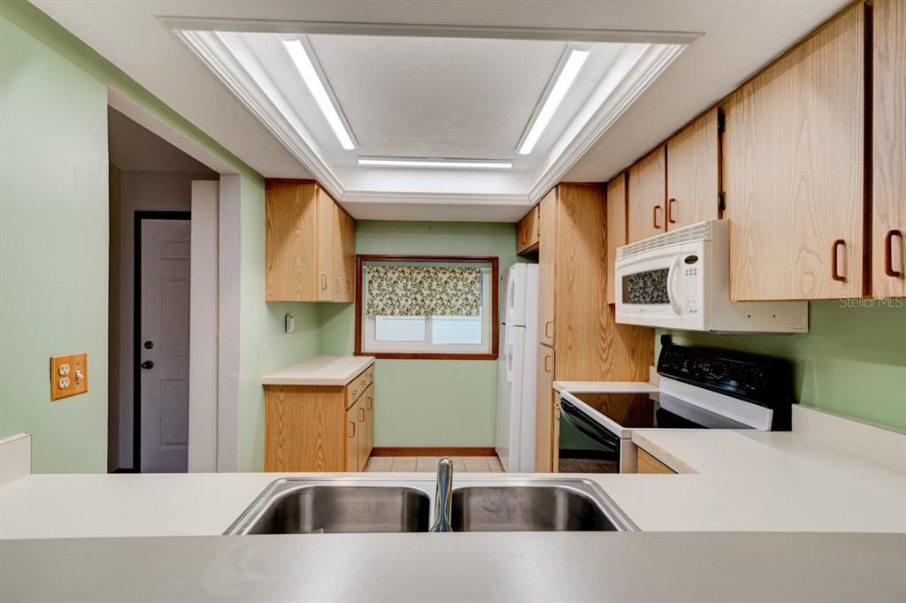 For Sale: $199,000 (2 beds, 2 baths, 1272 Square Feet)