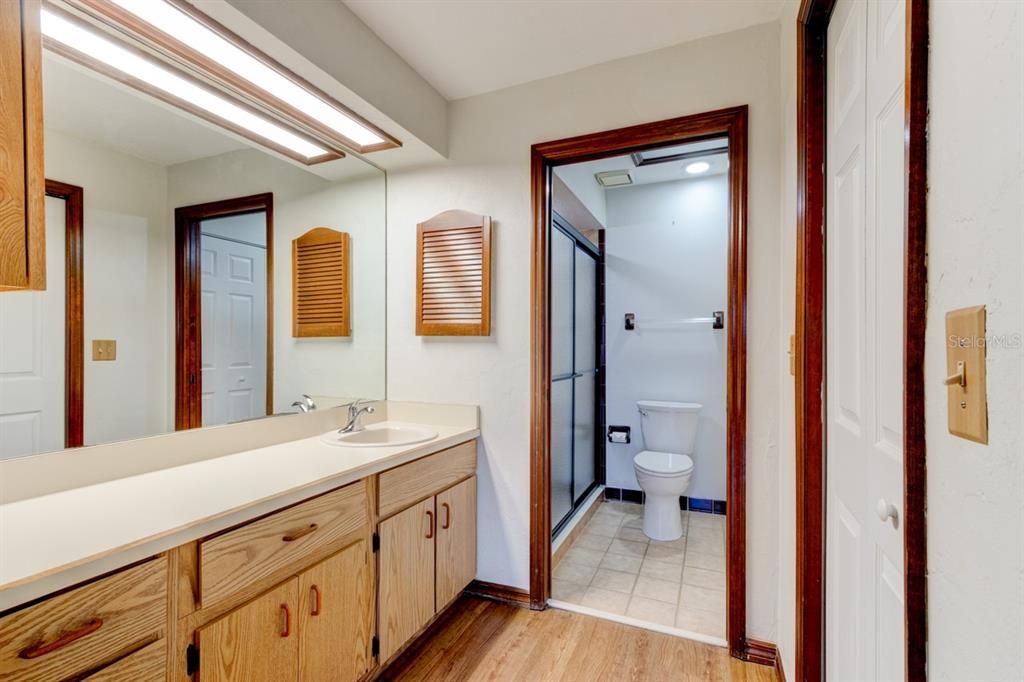 For Sale: $199,000 (2 beds, 2 baths, 1272 Square Feet)