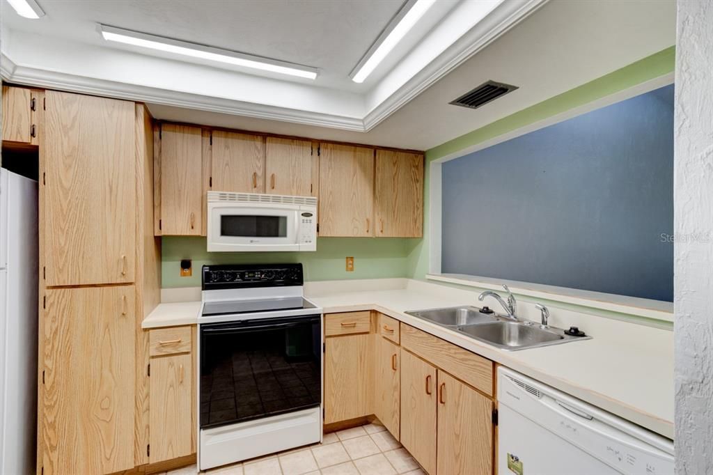 For Sale: $199,000 (2 beds, 2 baths, 1272 Square Feet)