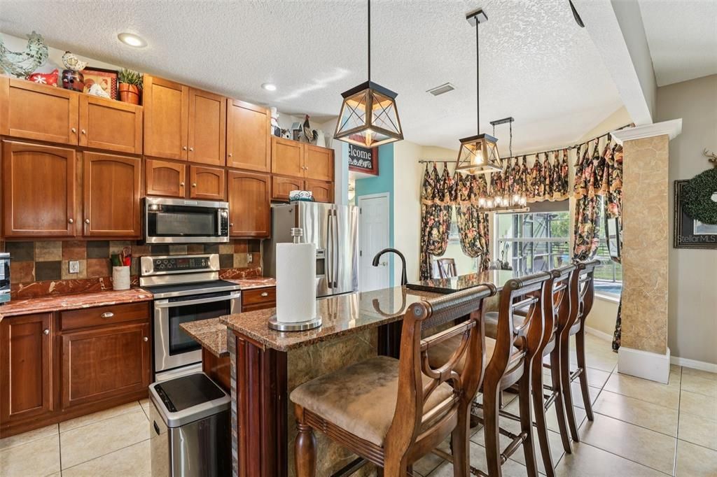 Activo con contrato: $630,000 (3 camas, 2 baños, 2177 Pies cuadrados)