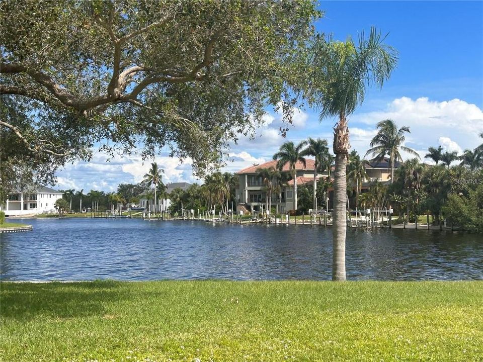 For Sale: $2,220,000 (4 beds, 3 baths, 4075 Square Feet)