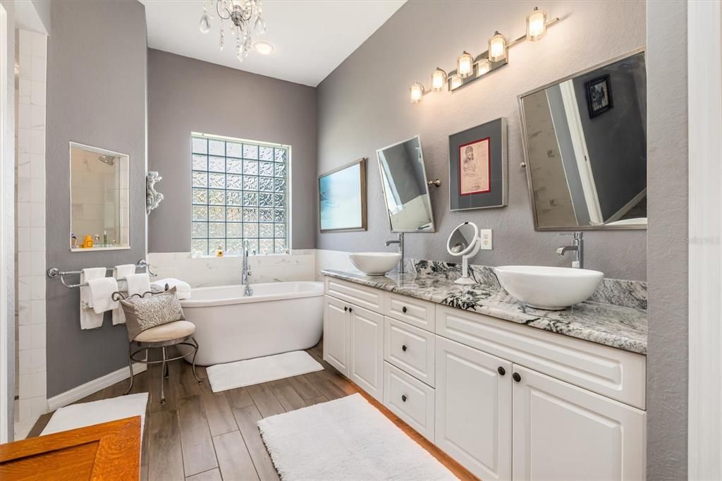 Active With Contract: $415,000 (3 beds, 2 baths, 2163 Square Feet)