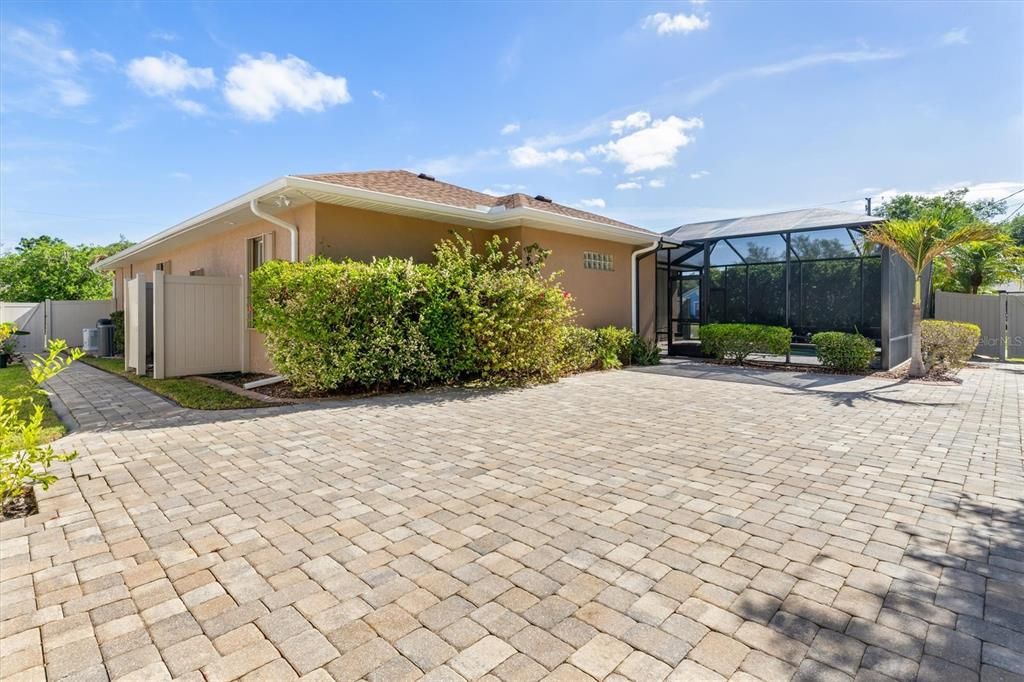 Active With Contract: $415,000 (3 beds, 2 baths, 2163 Square Feet)