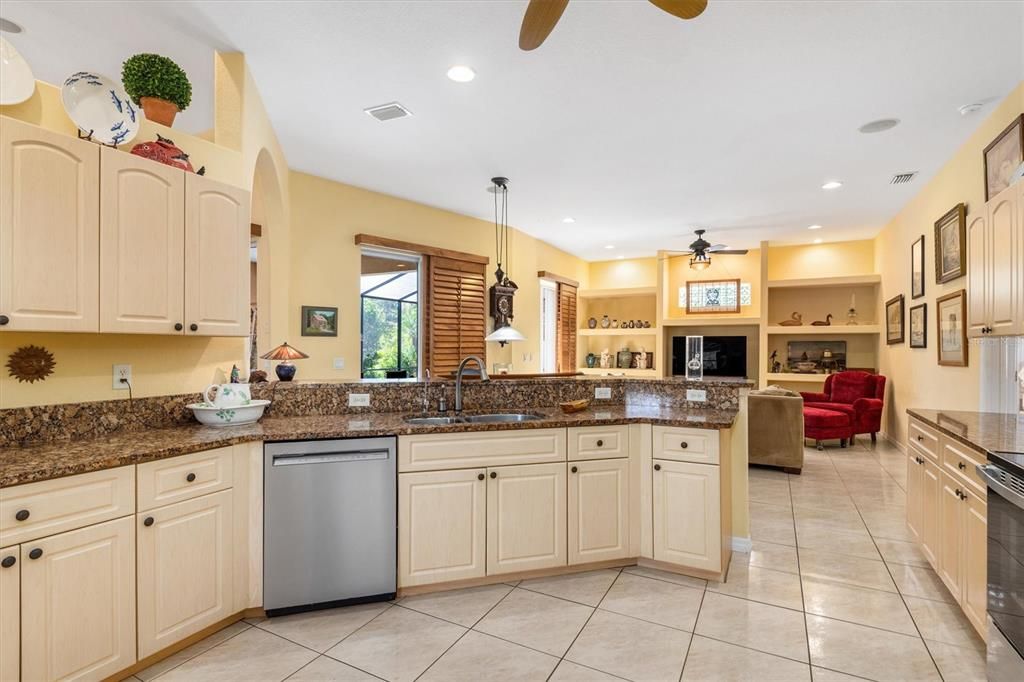 Active With Contract: $415,000 (3 beds, 2 baths, 2163 Square Feet)