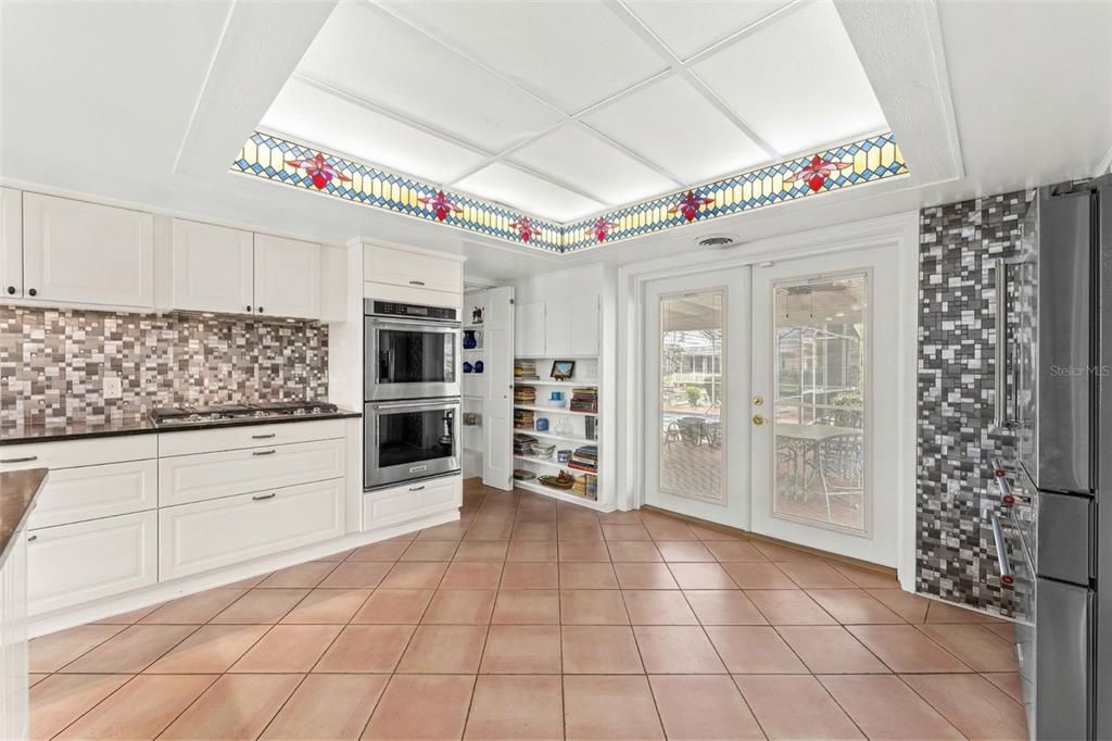 For Sale: $1,900,000 (6 beds, 4 baths, 3550 Square Feet)