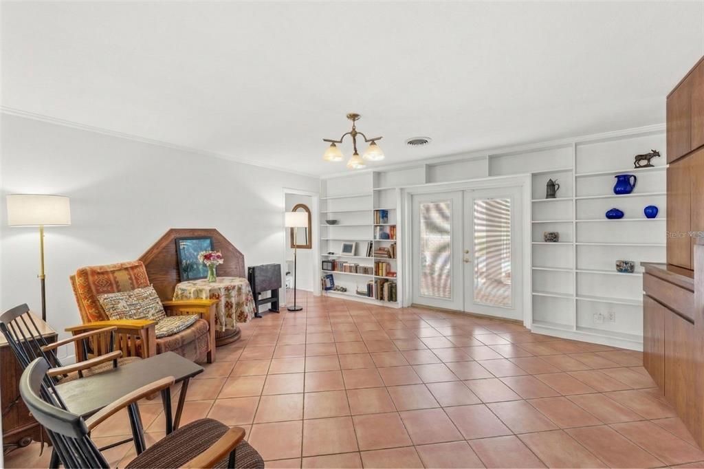 For Sale: $1,900,000 (6 beds, 4 baths, 3550 Square Feet)