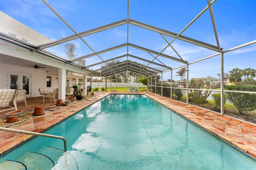 For Sale: $1,900,000 (6 beds, 4 baths, 3550 Square Feet)