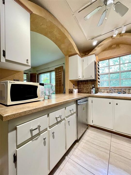 В аренду: $1,800 (2 спален, 2 ванн, 1030 Квадратных фут)