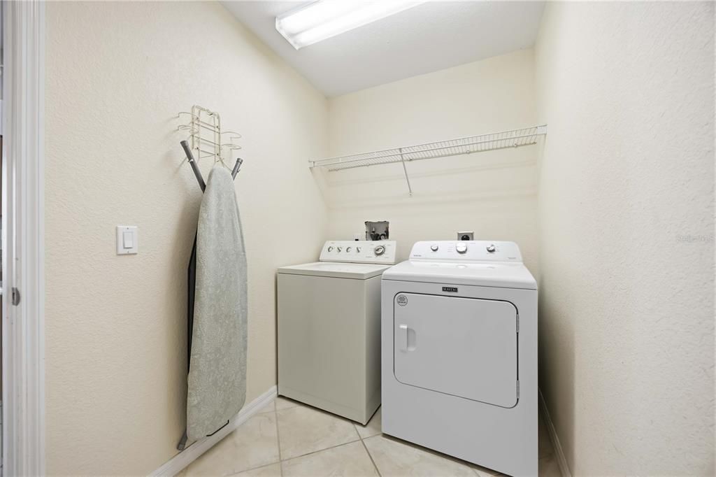 Active With Contract: $425,000 (3 beds, 2 baths, 2083 Square Feet)