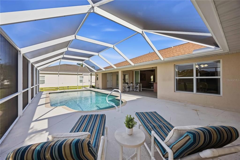 Active With Contract: $425,000 (3 beds, 2 baths, 2083 Square Feet)