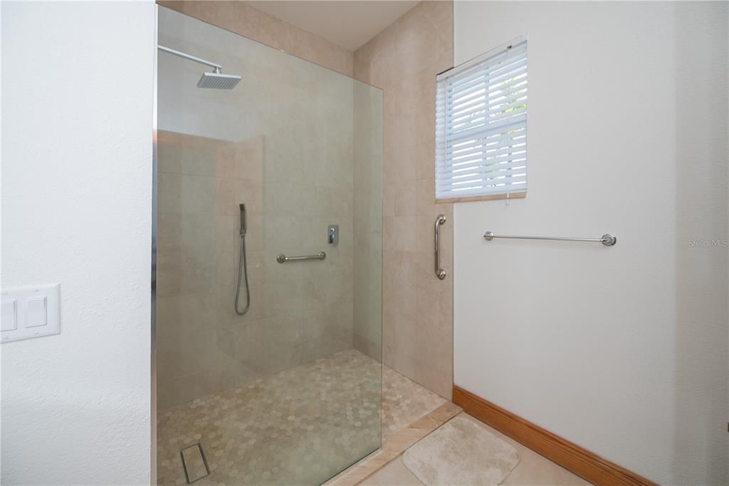 For Sale: $1,490,000 (3 beds, 3 baths, 5033 Square Feet)