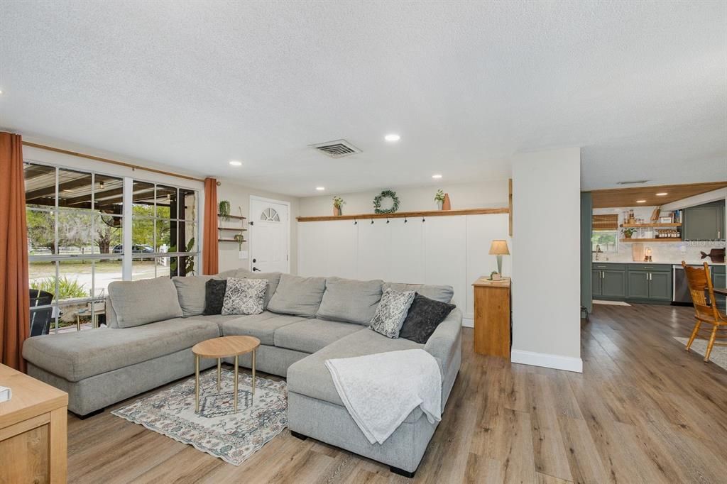 Activo con contrato: $395,000 (2 camas, 2 baños, 1520 Pies cuadrados)