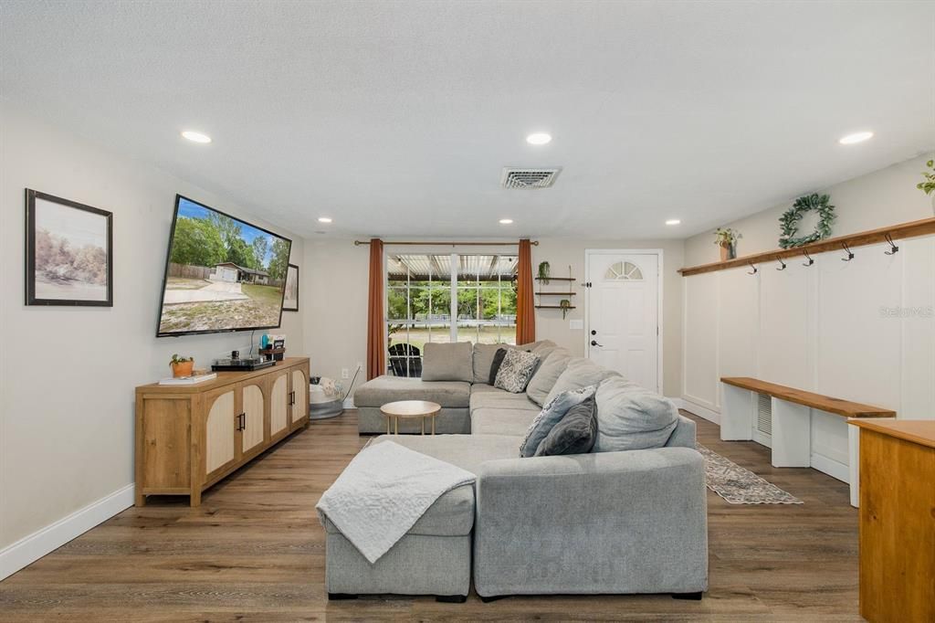 Activo con contrato: $395,000 (2 camas, 2 baños, 1520 Pies cuadrados)